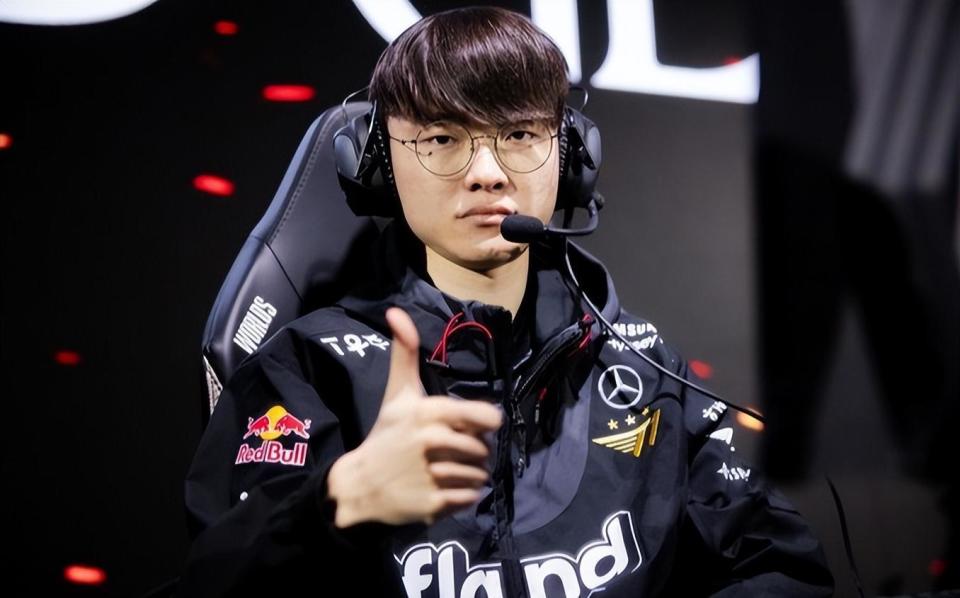 LPL转会：icon沉寂后加盟BLG，会跟fofo轮换吗？