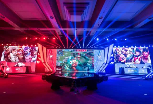 LGD Gaming 正式发布了玩家祝福视频：蛇年已经到来， Dragon 和 Phoenix 是吉祥的。