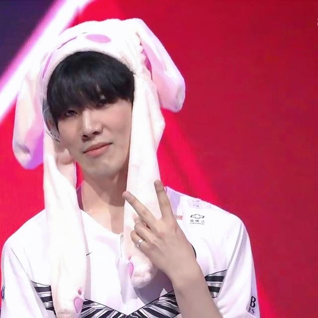 Doinb ： 你们不敢说金公犯了错误，我不敢说，因为他在我家，你们必须说！